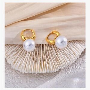 Elegant Gold and White Pearl Earrings